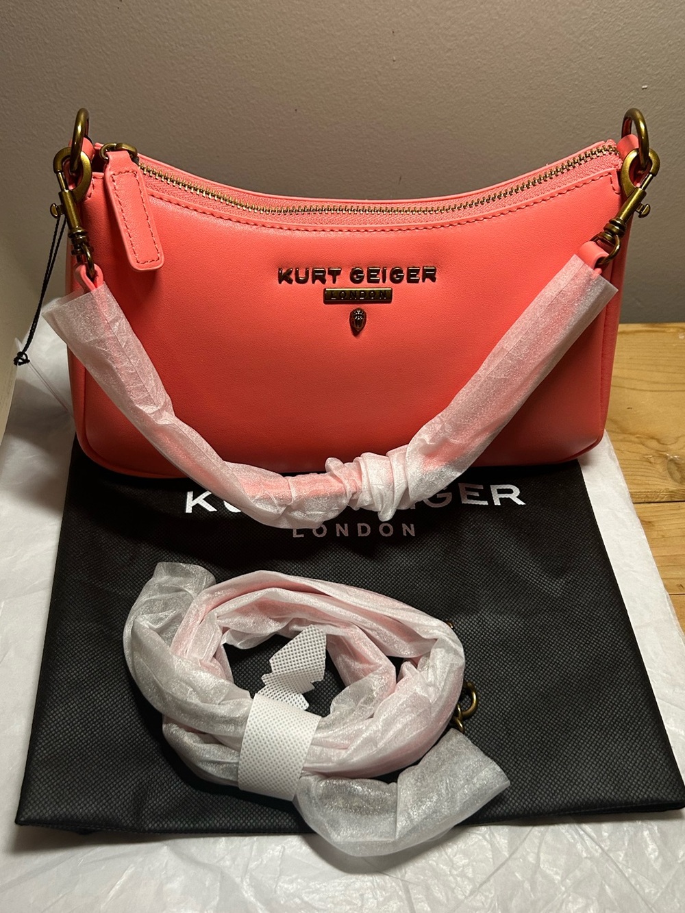 Kurt Geiger London Highgate Leather Shoulder Bag,with 2 straps &dustbag NWT